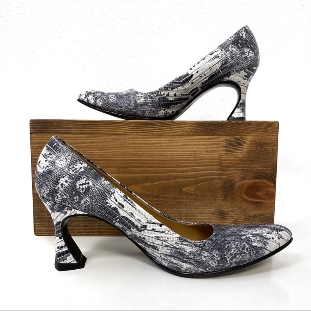 John Fluevog 9.5 Darin Grey Snakeskin Pumps Heels